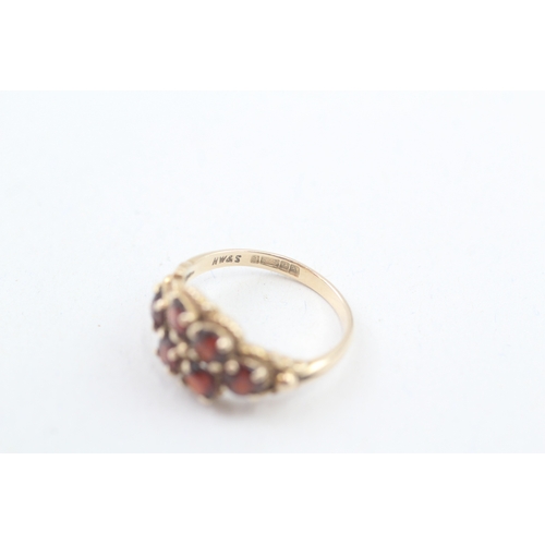 126 - 9ct gold vintage garnet cluster dress ring (2.6g) Size  L