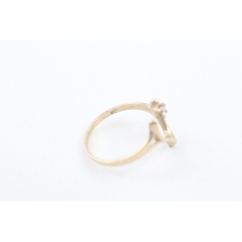 147 - 9ct gold cubic zirconia wishbone dress ring (1.4g) Size  N