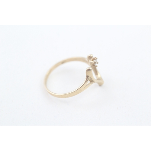 147 - 9ct gold cubic zirconia wishbone dress ring (1.4g) Size  N