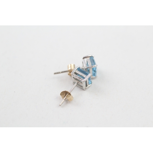 154 - 9ct gold square cut blue topaz stud earrings (1g)