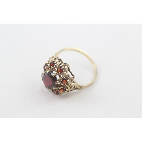 162 - 9ct gold vintage garnet cluster dress ring (3g) Size  N 1/2