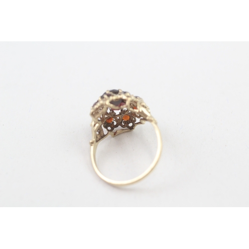 162 - 9ct gold vintage garnet cluster dress ring (3g) Size  N 1/2