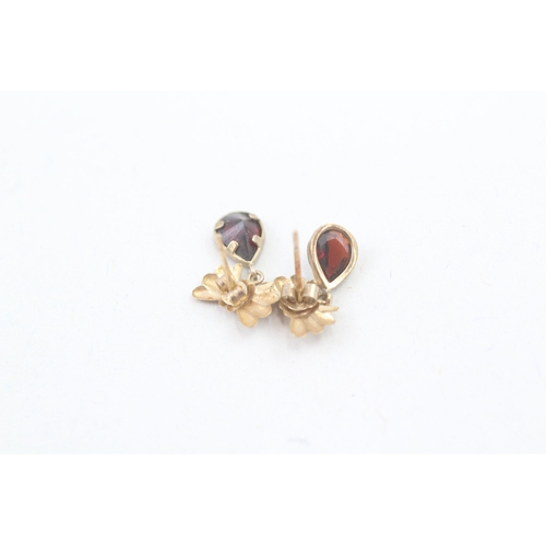 169 - 9ct gold garnet bow drop stud earrings (0.8g)