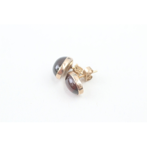 170 - 9ct gold garnet cabochon stud earrings (2.6g)