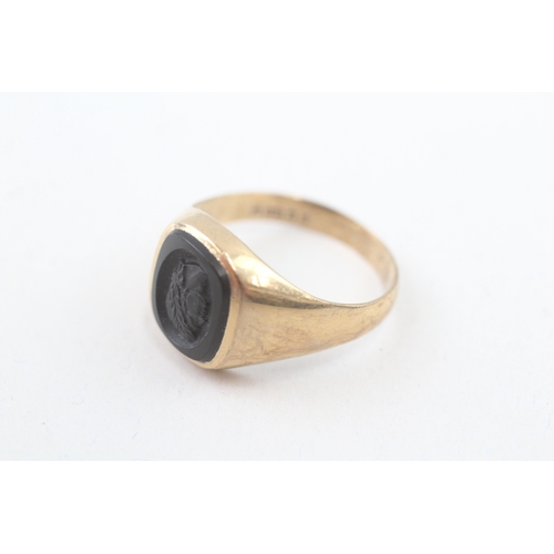 176 - 9ct gold vintage onyx intaglio signet ring (3g) Size  V