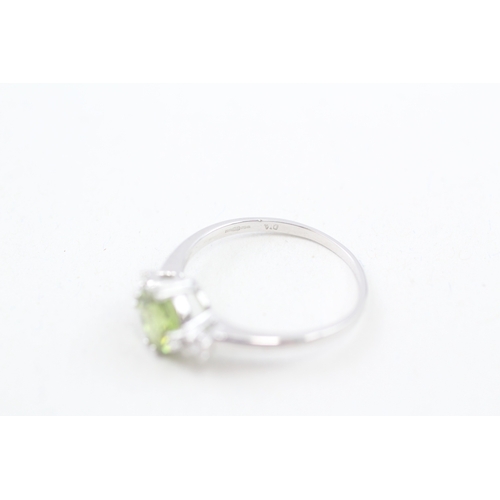 179 - 9ct white gold peridot and diamond trilogy dress ring (2.3g) Size  S