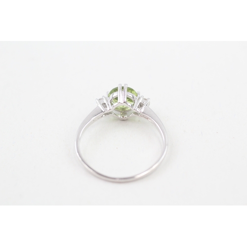 179 - 9ct white gold peridot and diamond trilogy dress ring (2.3g) Size  S