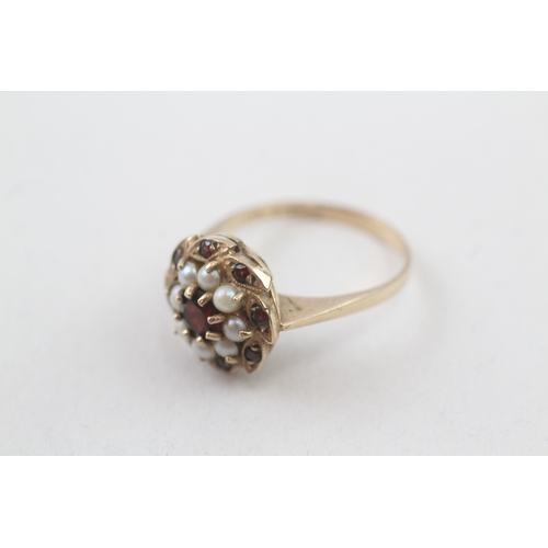 185 - 9ct gold vintage garnet & seed pearl dress ring (4g) Size  P