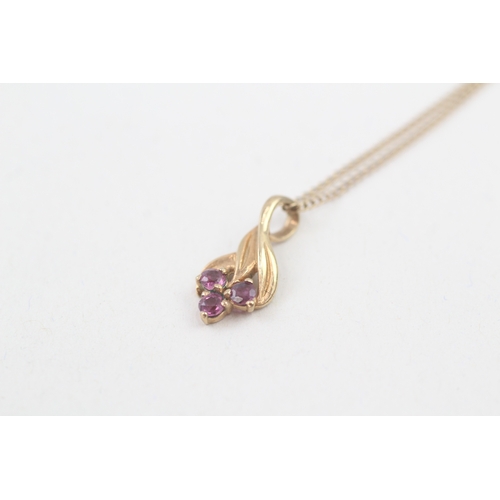 194 - 9ct gold ruby pendant with 9ct gold chain (1.4g)