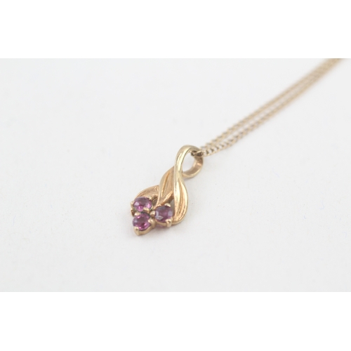 194 - 9ct gold ruby pendant with 9ct gold chain (1.4g)