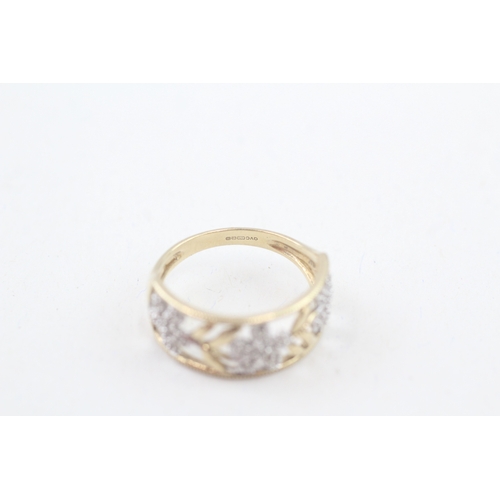 207 - 9ct white & yellow gold diamond openwork floral ring (2.5g) Size  M