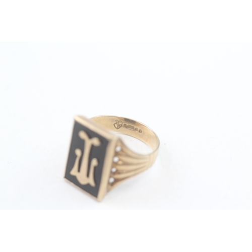 213 - 9ct gold antique onyx monogram signet ring (4.7g) Size  S