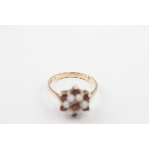 25 - 9ct gold vintage garnet & opal dress ring (2.7g) Size  O