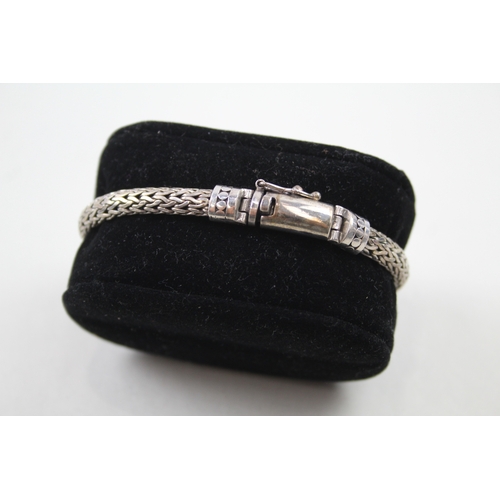 255 - Silver snake bracelet set with Topaz