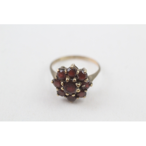 28 - 9ct gold 1970's garnet cluster ring (2.9g) Size  P