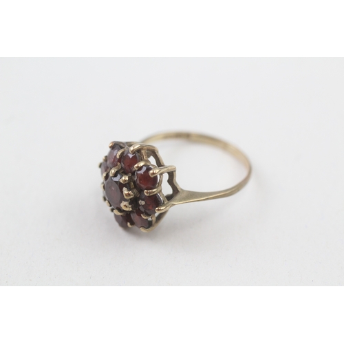 28 - 9ct gold 1970's garnet cluster ring (2.9g) Size  P