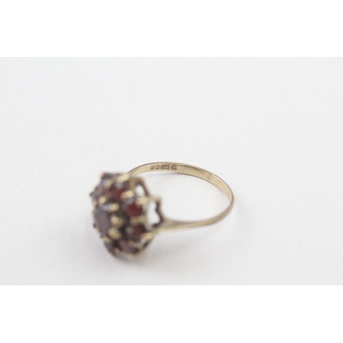 28 - 9ct gold 1970's garnet cluster ring (2.9g) Size  P