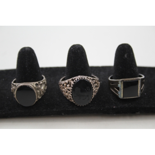 281 - Three silver Onyx rings including intaglio