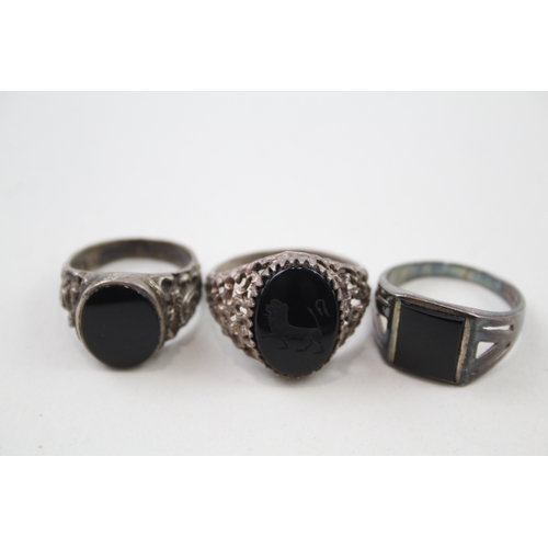 281 - Three silver Onyx rings including intaglio