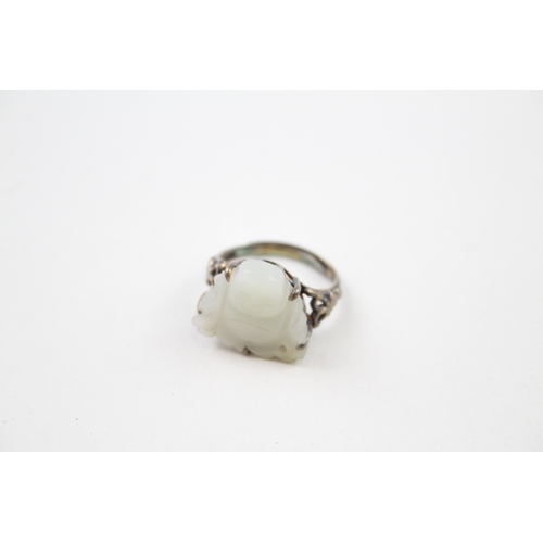 289 - Silver ring with carved Jade Buddha