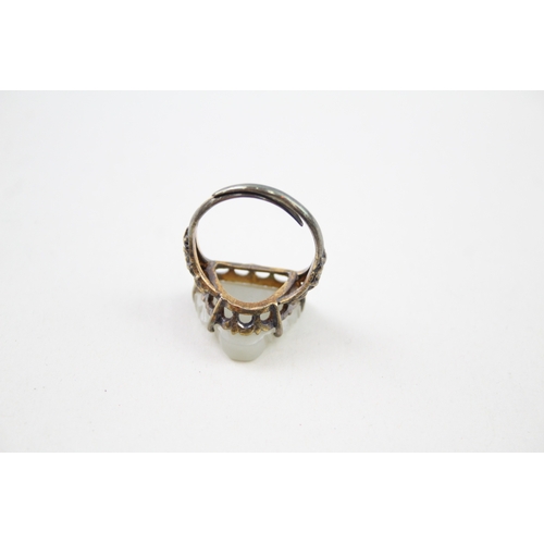 289 - Silver ring with carved Jade Buddha