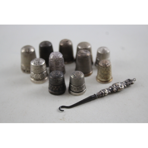 291 - 12 x Antique / Vintage .925 Sterling Silver Thimbles & Button Hook (50g)