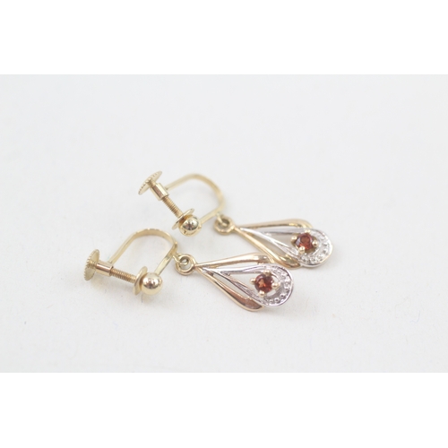 31 - 9ct gold garnet & diamond drop earrings with screw backs (1.5g)