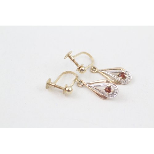 31 - 9ct gold garnet & diamond drop earrings with screw backs (1.5g)