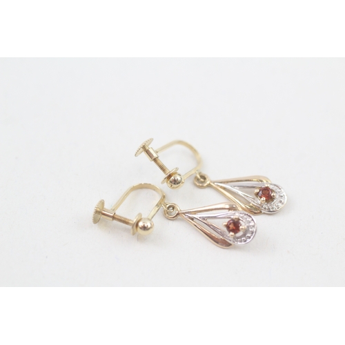 31 - 9ct gold garnet & diamond drop earrings with screw backs (1.5g)