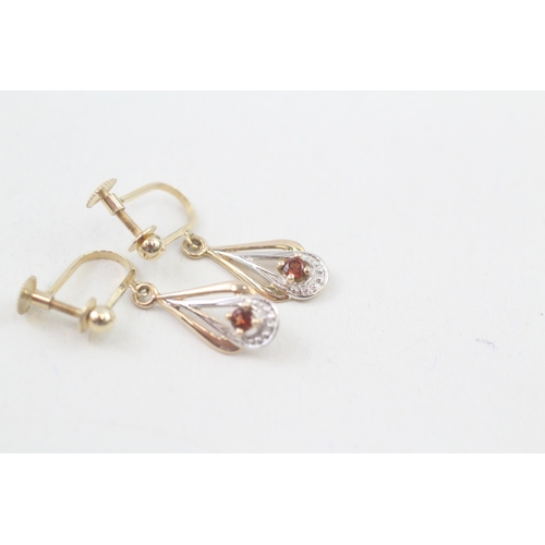 31 - 9ct gold garnet & diamond drop earrings with screw backs (1.5g)