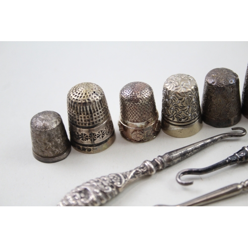 319 - 12 x Antique / Vintage .925 Sterling Silver Thimbles & Button Hooks (52g)