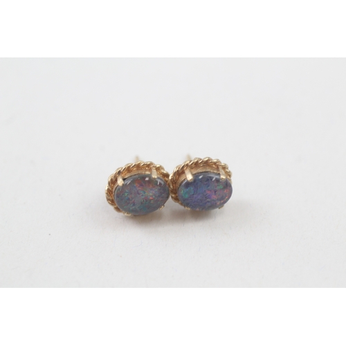 32 - 9ct gold opal triplet stud earrings (1.8g)