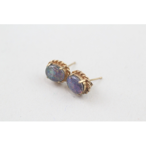 32 - 9ct gold opal triplet stud earrings (1.8g)