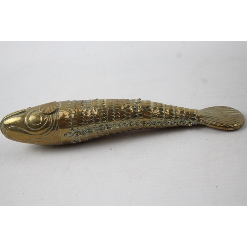 358 - Brass Articulated Fish Working Vintage Length: 20cm 136g