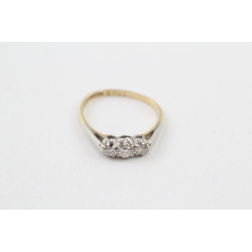 36 - 18ct gold & platinum diamond three stone ring (2.4g) - AS SEEN - MISHAPEN Size  K