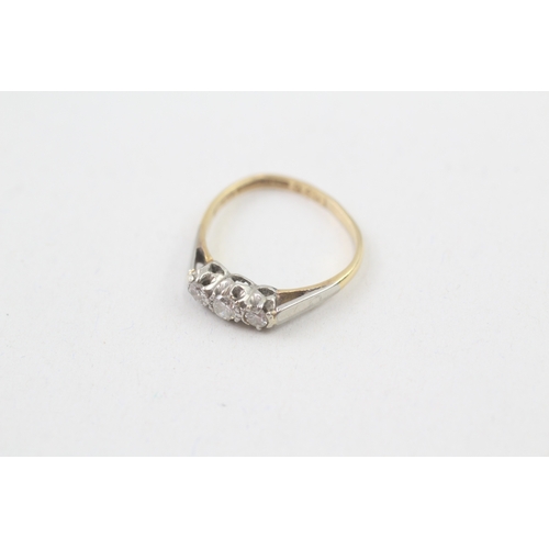 36 - 18ct gold & platinum diamond three stone ring (2.4g) - AS SEEN - MISHAPEN Size  K