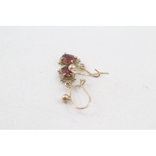 37 - 9ct gold garnet drop earrings (1.1g)