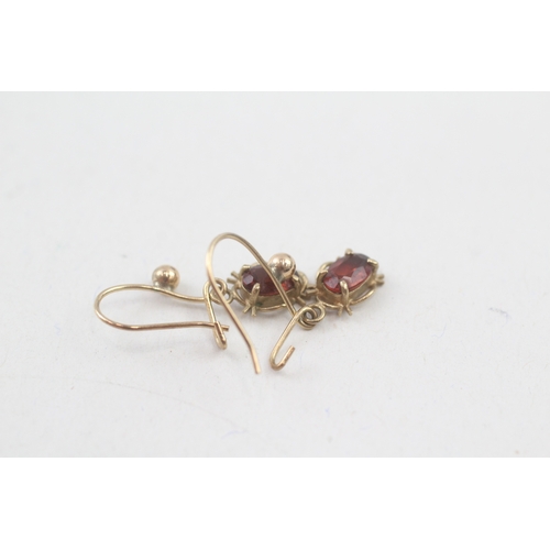 37 - 9ct gold garnet drop earrings (1.1g)