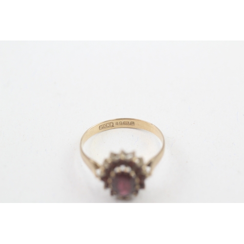 40 - 9ct gold vintage garnet halo dress ring (2g) Size  P