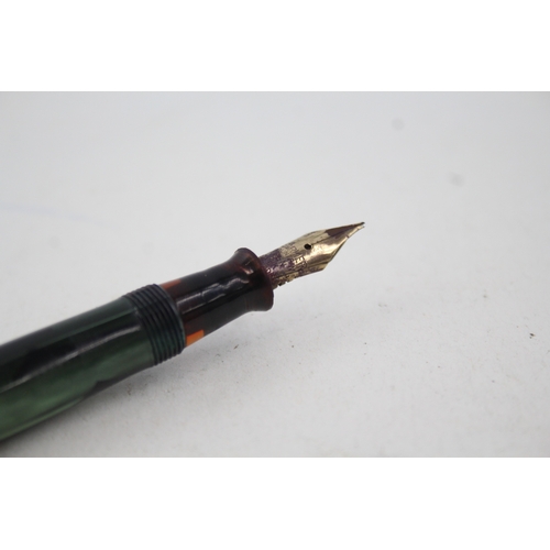 436 - Vintage PARKER Victory Green Stripe Fountain Pen w/ 14ct Gold Nib WRITING