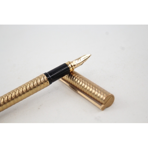 439 - Vintage S.T DUPONT Gold Plated Fountain Pen w/ 18ct Gold Nib WRITING