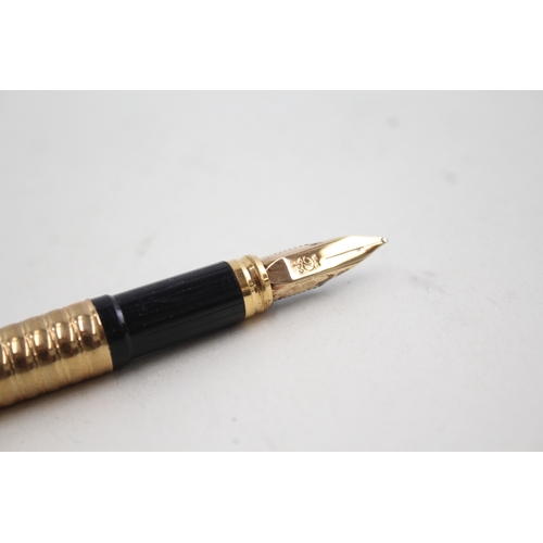 439 - Vintage S.T DUPONT Gold Plated Fountain Pen w/ 18ct Gold Nib WRITING