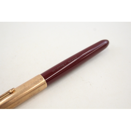 443 - 2 x Vintage PARKER 51 Burgundy Fountain Pens w/ 14ct Gold Nibs WRITING