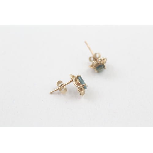 48 - 9ct gold blue topaz stud earrings (1g)