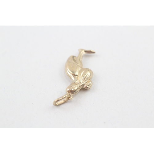 49 - 9ct gold crane with baby pendant (1g)