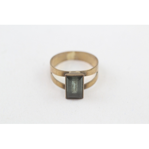 50 - 8ct gold vintage green gemstone dress ring (2.2g) Size  L