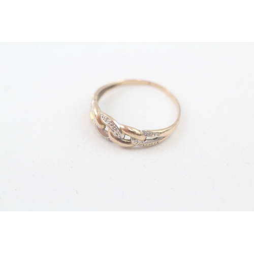 56 - 9ct gold diamond link design dress ring (1.2g) Size  P