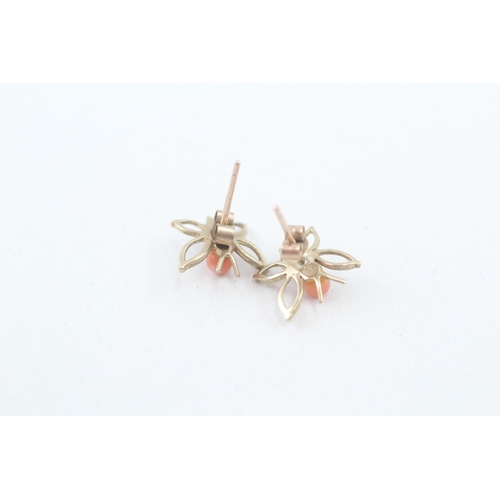 59 - 9ct gold vintage coral and cultured pearl stud earrings (1g)