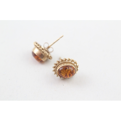 63 - 9ct gold vintage amber cabochon stud earrings (1.5g)