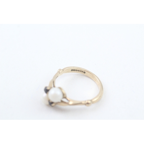 8 - 9ct gold sapphire and cultured pearl dress ring (2.9g) Size  O